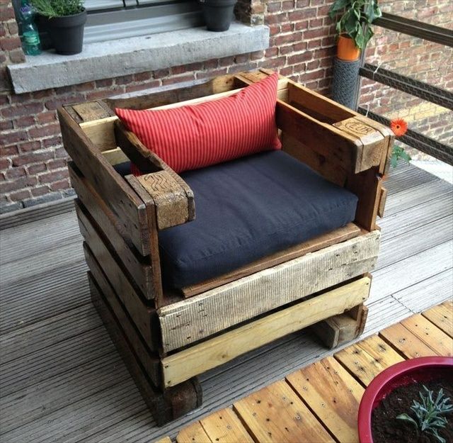 Un fauteuil en palettes en bois | So Busy Girls