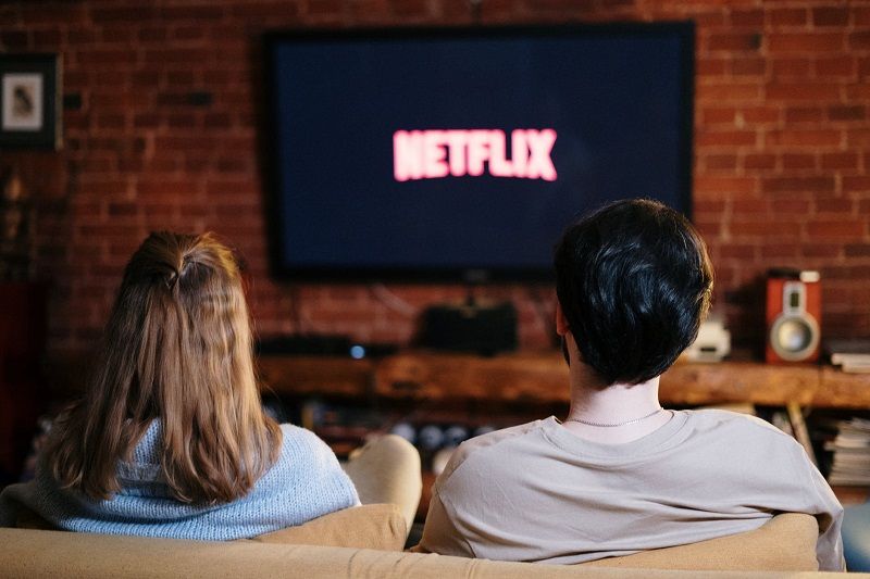 Vous ne vous en doutez pas, mais regarder des séries ensemble peut beaucoup nuire à votre couple | So Busy Girls