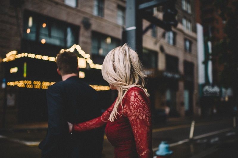 13 signes que vous sortez avec un homme narcissique | So Busy Girls