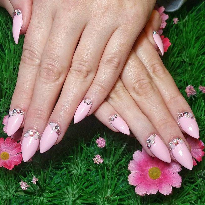 Nail art rose et petites perles | So Busy Girls