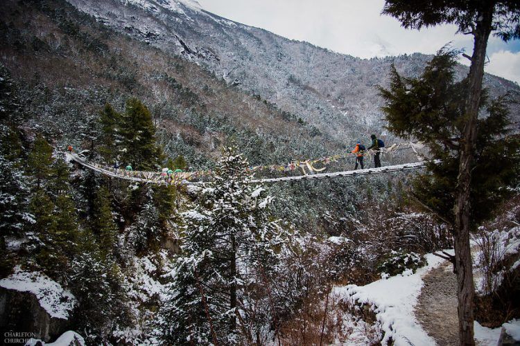 Ce couple se marie sur le Mont Everest après un trek de 3 semaines, et leurs photos sont incroyables ! | So Busy Girls