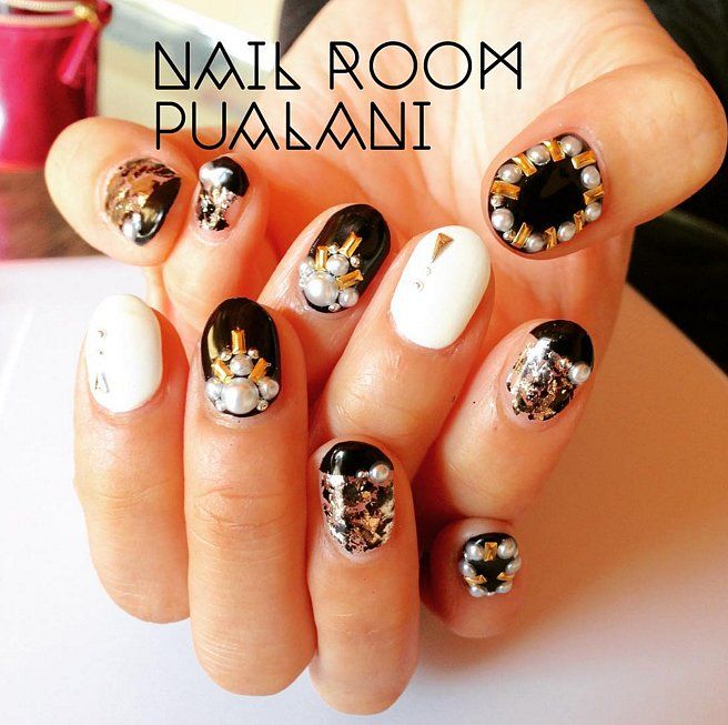 Nail art élégant et strass dorés | So Busy Girls