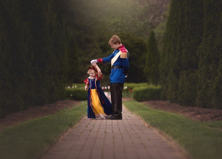 Le frère de cette petite fille de 5 ans lui a fait une belle surprise avec une séance photo Disney | So Busy Girls
