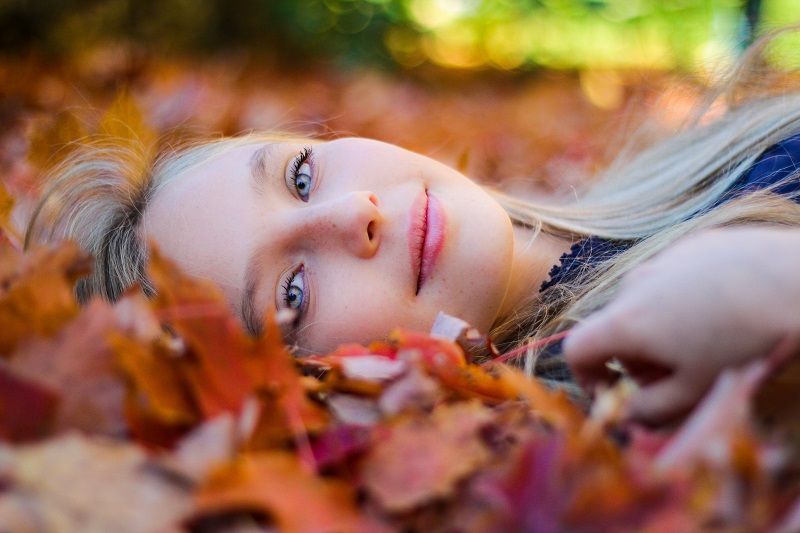 Comment garder une peau lumineuse à l'automne ? | So Busy Girls