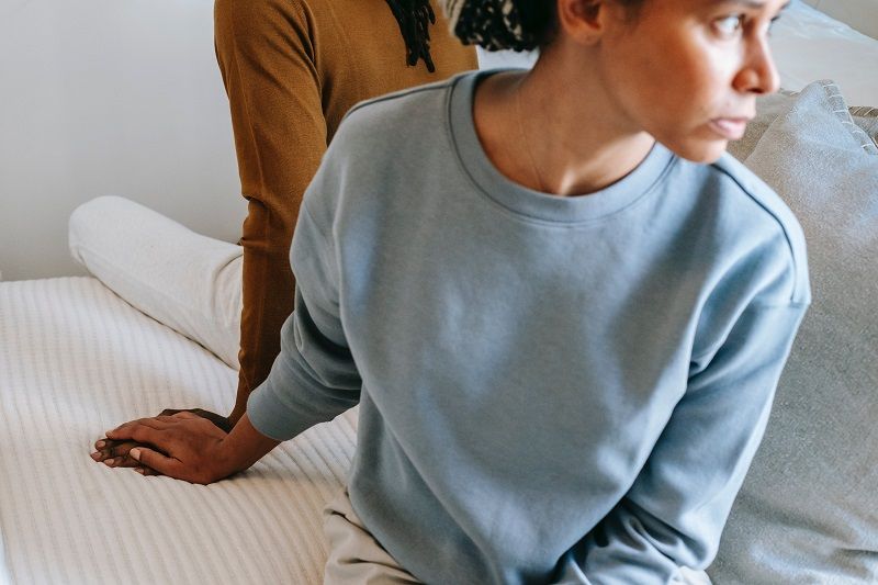Les signes que vous êtes victime de monkey-barring, cette relation non exclusive ultra toxique | So Busy Girls