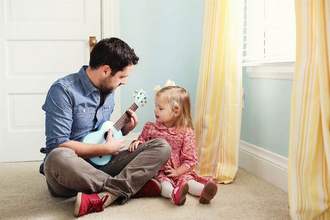 Cet homme a refait ses photos de mariage avec sa petite fille après le décès de sa femme... et elles sont magnifiques | So Busy Girls