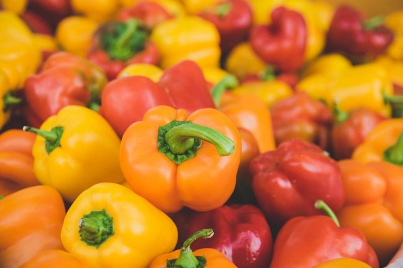 Quelle est la différence entre un poivron rouge, jaune et vert ? Et 4 idées reçues sur le poivron | So Busy Girls