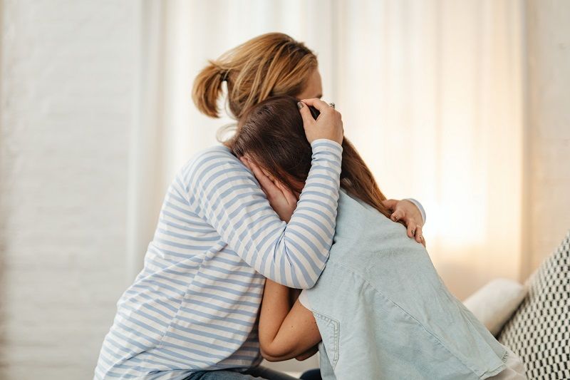 Voici 5 signes que vous êtes victime de pocketing, cette pratique toxique hélas très répandue | So Busy Girls