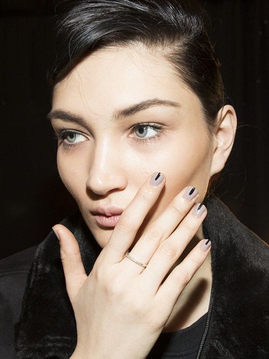 Un nail art graphique gris et noir | So Busy Girls