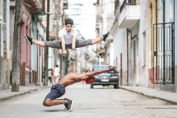 Des danseurs de ballet dansent dans les rues de Cuba | So Busy Girls