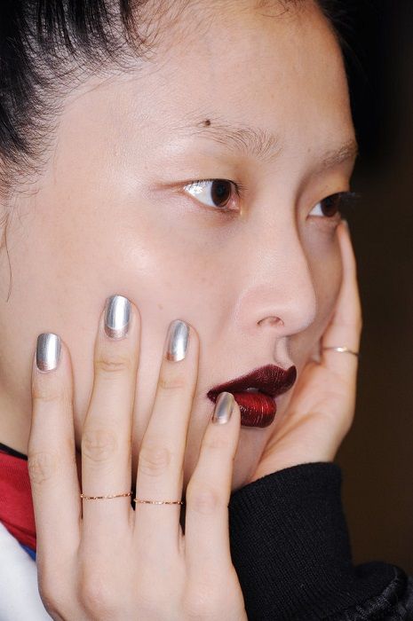 2 vernis métallisés pour un nail art lumineux | So Busy Girls