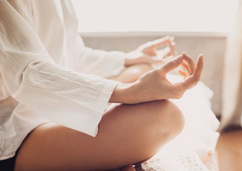 Pourquoi la méditation permet d'être plus heureux et en meilleure santé et comment commencer | So Busy Girls