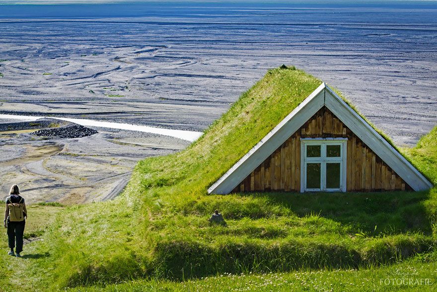 15 maisons scandinaves avec un toit végétal qui semblent tout droit sorties d'un conte de fées | So Busy Girls