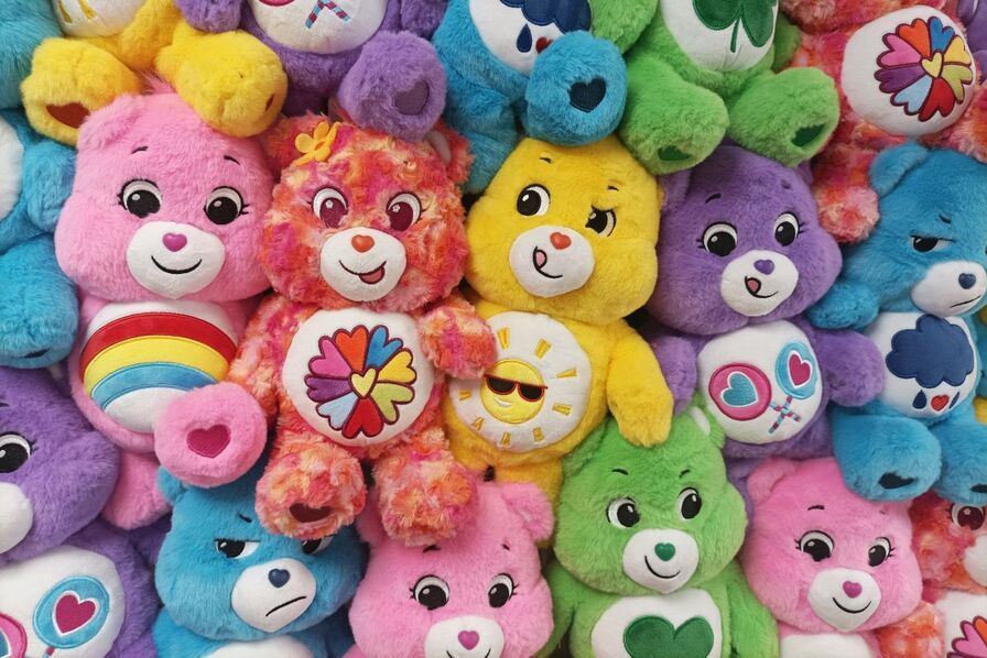 Les Bisounours : les peluches cultes font un retour magique pour Noël ! | So Busy Girls