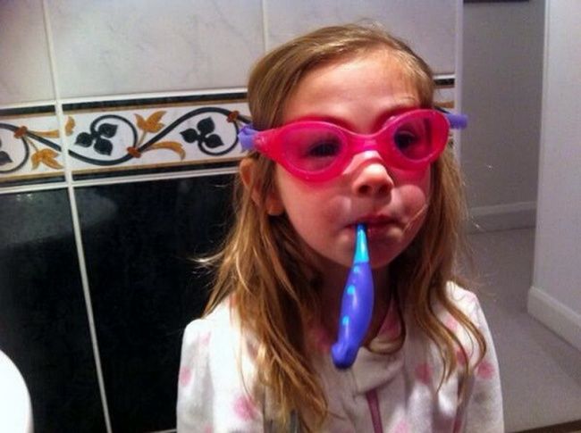 Faites en sorte que les lunettes de natation ne se couvrent plus de buée | So Busy Girls
