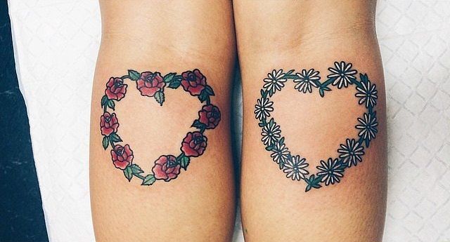 Des tatouages coeur comme des couronnes de roses et de marguerites | So Busy Girls