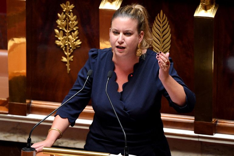 « Comment pourrions-nous vous faire confiance alors que vous faites confiance à Emmanuel Macron ? » : Mathilde Panot attaque François Bayrou | So Busy Girls