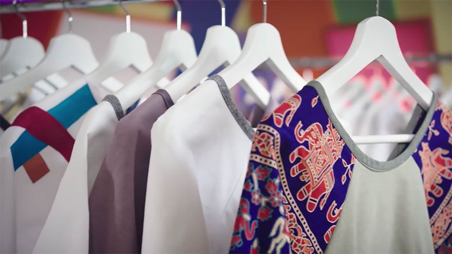 Des créateurs de mode transforment les vilaines blouses d'hôpital en blouses tendances pour redonner le sourire aux enfants malades | So Busy Girls