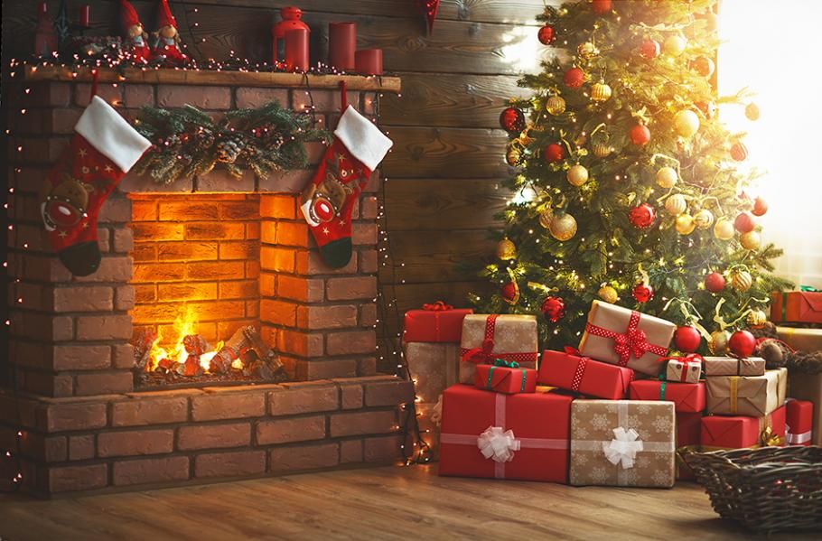 Voici comment bien accrocher les guirlandes sur votre sapin de Noël | So Busy Girls