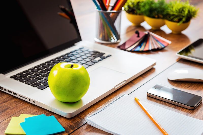 D'après cette étude, vos journées de travail vous font grossir et pourraient vous faire prendre jusqu'à 5 kilos par an | So Busy Girls