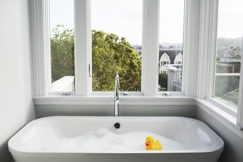 Pourquoi vous devriez prendre plus de bains | So Busy Girls