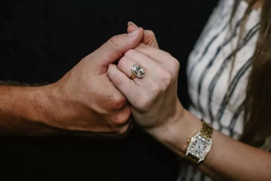 Taylor Swift fiancée : le prix hallucinant de sa bague fait le buzz | So Busy Girls
