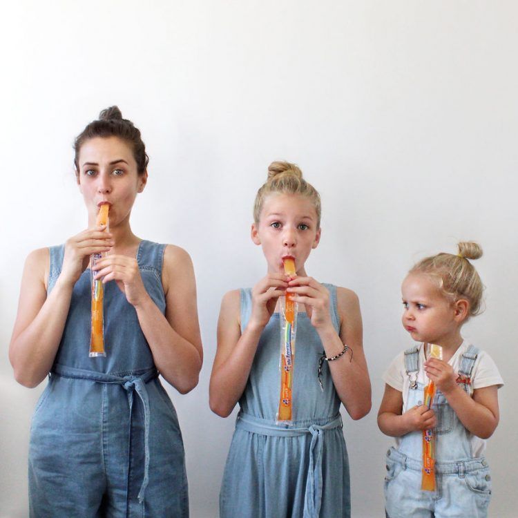 Ces photos d'une maman et de ses 2 filles en tenues assorties sont adorables | So Busy Girls