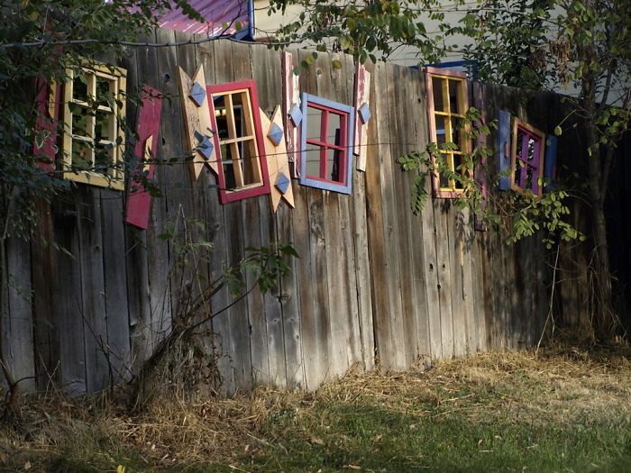 Des fenêtres miroir fixées sur les barrières | So Busy Girls