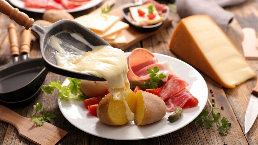 Ce restaurant sert de la raclette à volonté pour moins de 20€, et vous n'allez pas pouvoir y résister | So Busy Girls