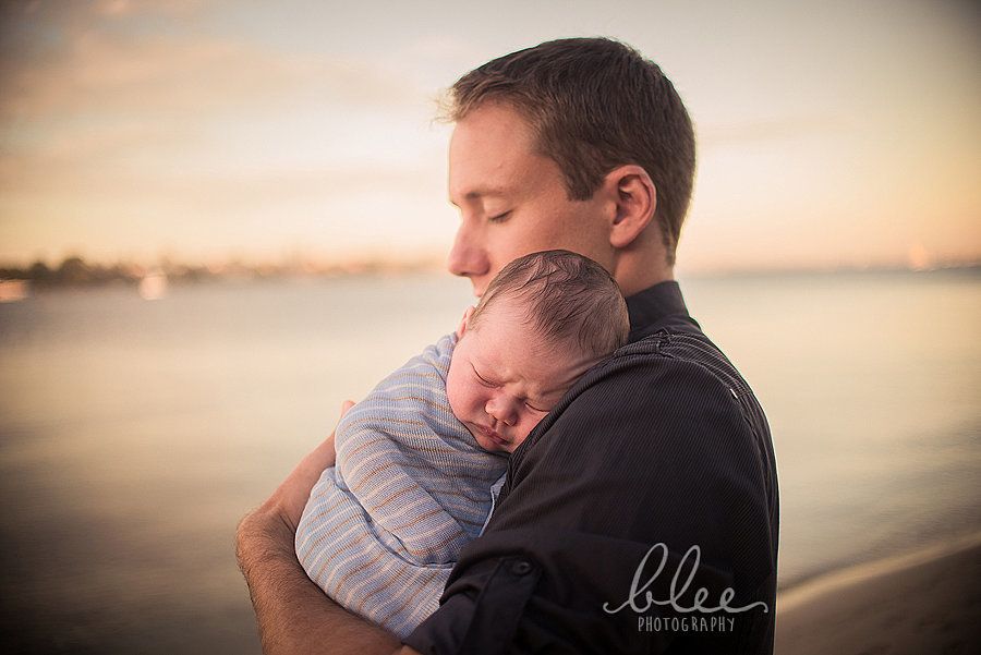 28 photos de papas qui tiennent leur bébé dans leurs bras | So Busy Girls