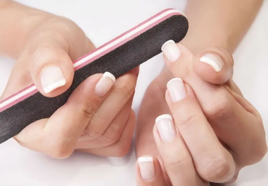 Coupe-ongles ou lime à ongles ? Les conseils à connaître pour garder des ongles longs et forts | So Busy Girls