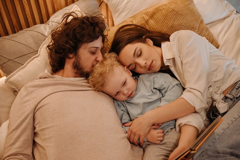 Voici après combien d'années les parents retrouvent un sommeil récupérateur | So Busy Girls