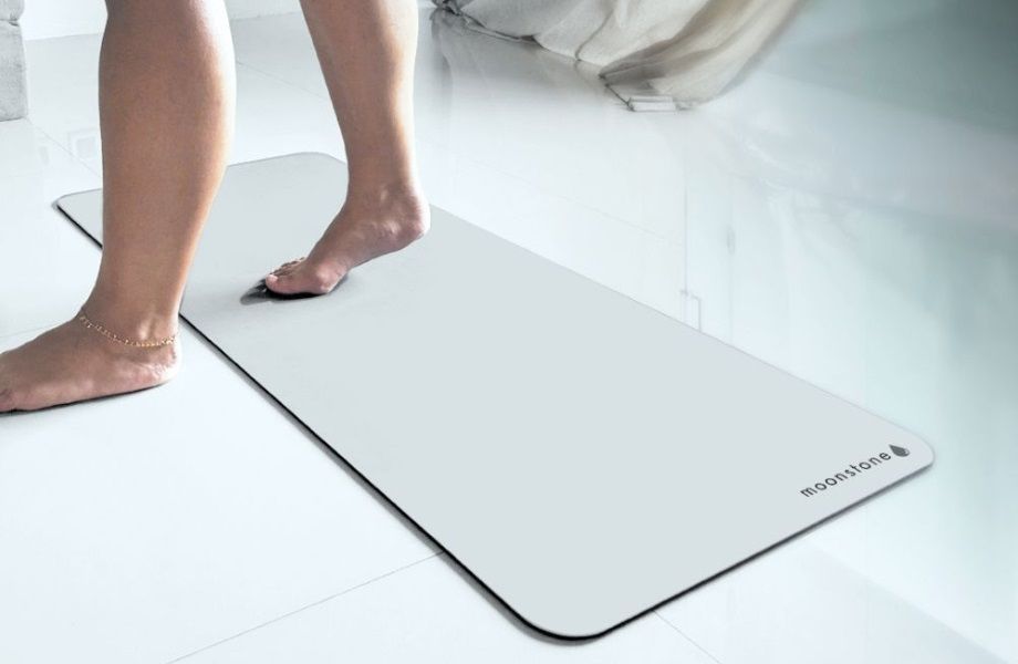 Ce tapis de bain XL ingénieux sèche instantanément : pourquoi j'ai craqué pour le tapis en diatomite de Moonstone | So Busy Girls