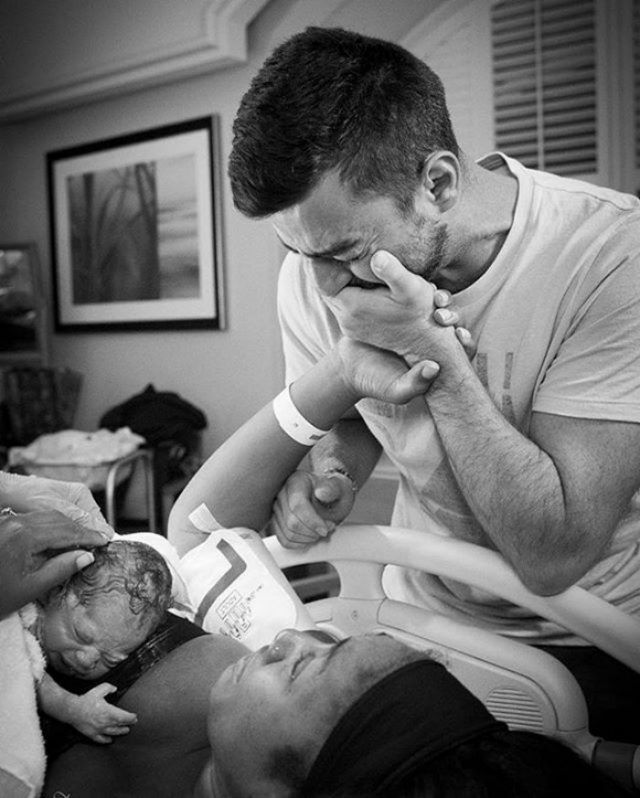 16 photos très émouvantes de jeunes papas dans la salle d'accouchement | So Busy Girls