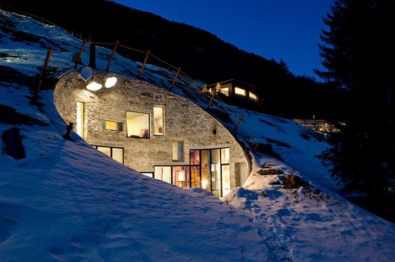 Cette maison troglodyte a été habilement transformée en villa luxueuse | So Busy Girls
