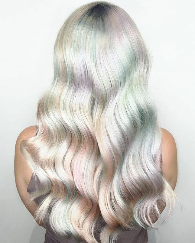 Découvrez les cheveux holographiques, la nouvelle tendance coloration | So Busy Girls