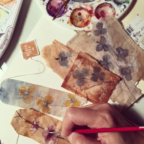 Elle dessine sur des sachets de thé usagés et le résultat est magnifique | So Busy Girls