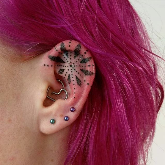 11 tatouages hélix qui vous donneront envie d'un tatouage sur l'oreille | So Busy Girls