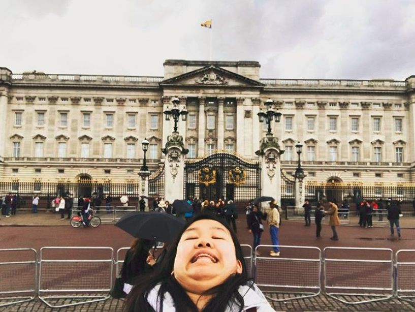 Elle fait le buzz sur Instagram avec ses photos de voyage et surtout sa pose trop drôle | So Busy Girls