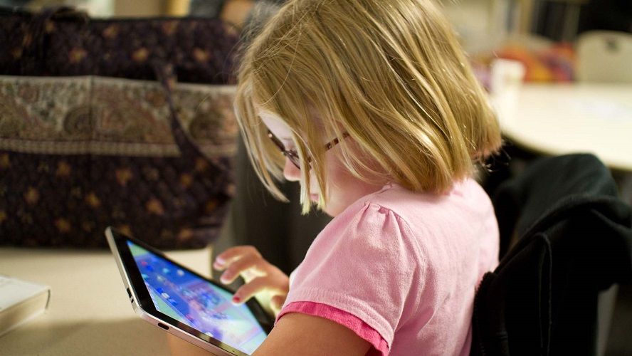 Comment garantir la sécurité numérique des enfants et des ados ? | So Busy Girls