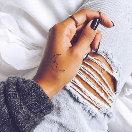 16 idées de tatouages sublimes à se faire sur les mains | So Busy Girls