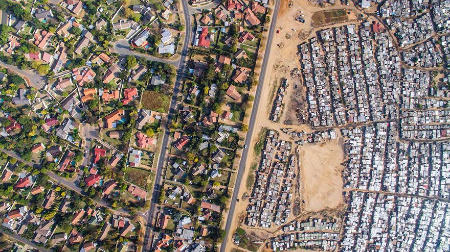 Ces séparations qui divisent les riches et les pauvres vues du ciel grâce à un drone | So Busy Girls