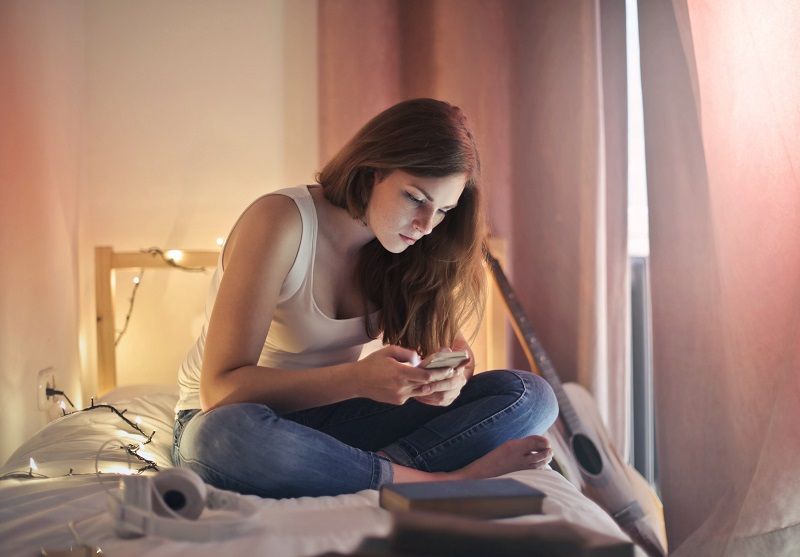 8 signes que vous souffrez de vamping, cette insomnie des hyperconnectés | So Busy Girls