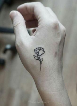 16 idées de tatouages sublimes à se faire sur les mains | So Busy Girls