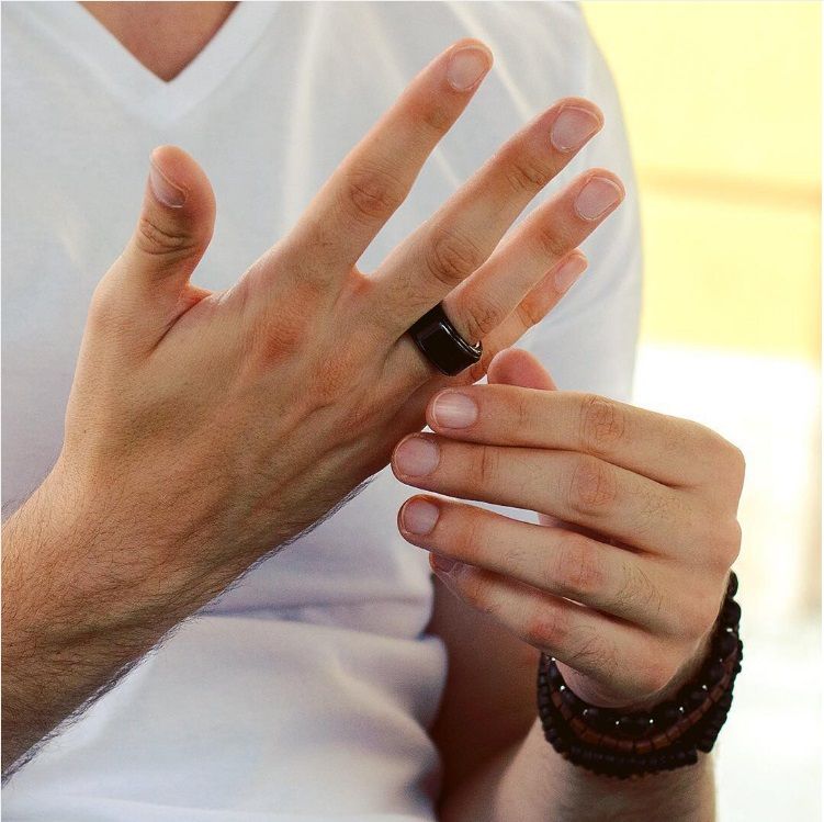 Cette bague vous permet de sentir les battements du coeur de votre moitié même si vous êtes loin l'un de l'autre | So Busy Girls