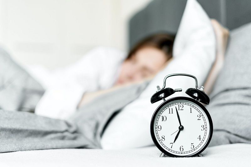 Si vous vous levez toujours de mauvaise humeur, c'est sûrement à cause de la sonnerie de votre réveil ! | So Busy Girls