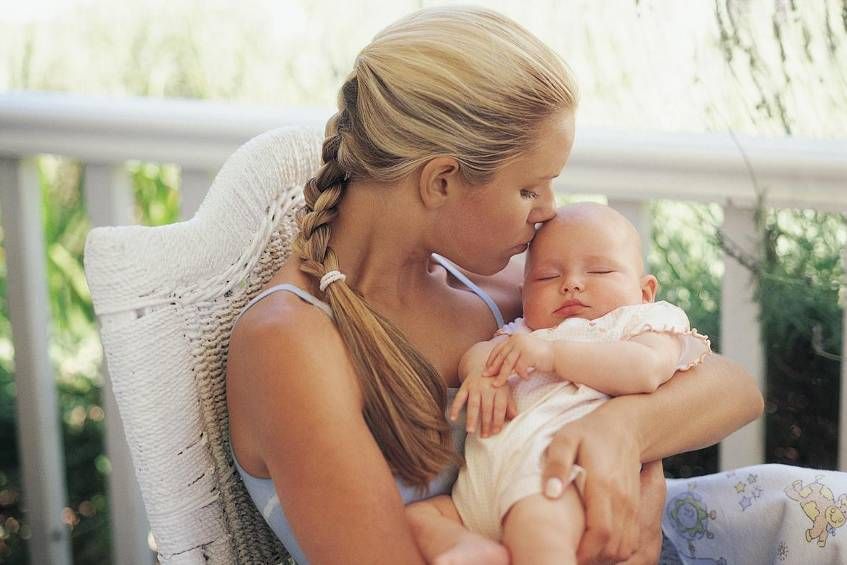 Voilà comment ces 20 couples ont choisi d'annoncer la naissance de leur bébé ! | So Busy Girls