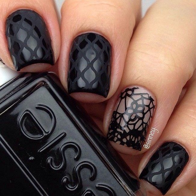 Un nail art noir inspiration dentelle | So Busy Girls