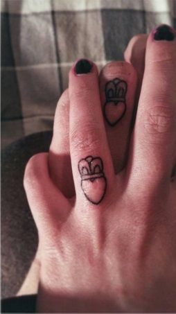 29 petits tatouages assortis pour les couples qui veulent afficher leur amour | So Busy Girls