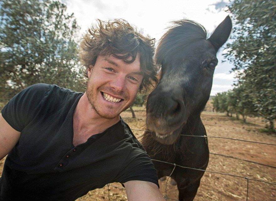 L'homme qui prenait des selfies géniaux avec des animaux | So Busy Girls